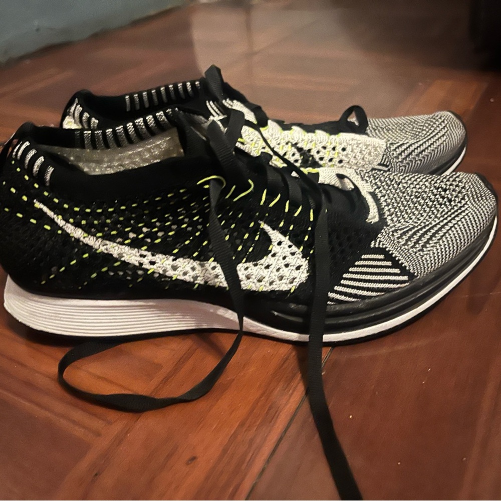 NIKE FLY KNIT SNEAKERS